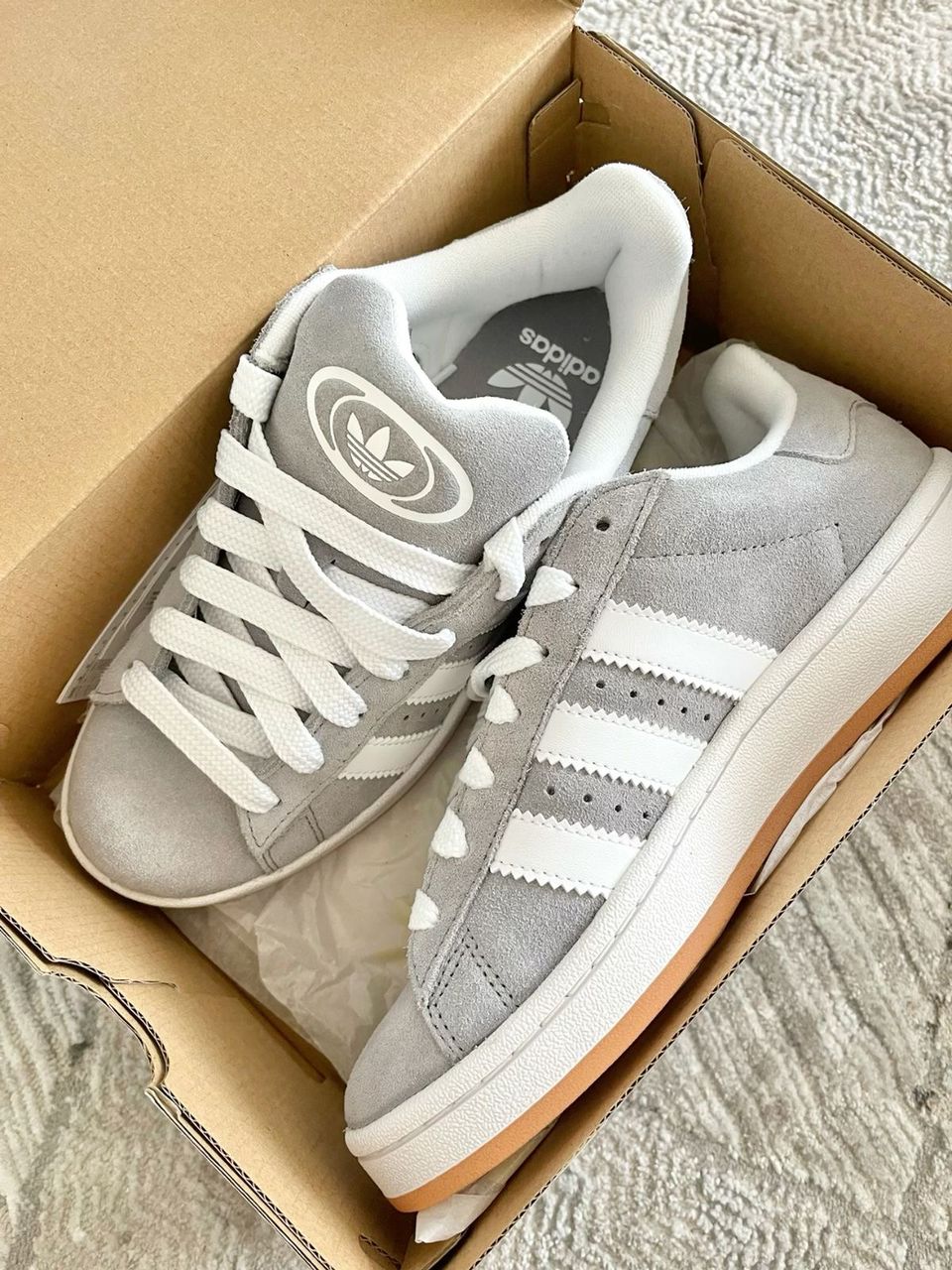 Adidas Campus Suede Gris - Sneakers intemporelles en daim