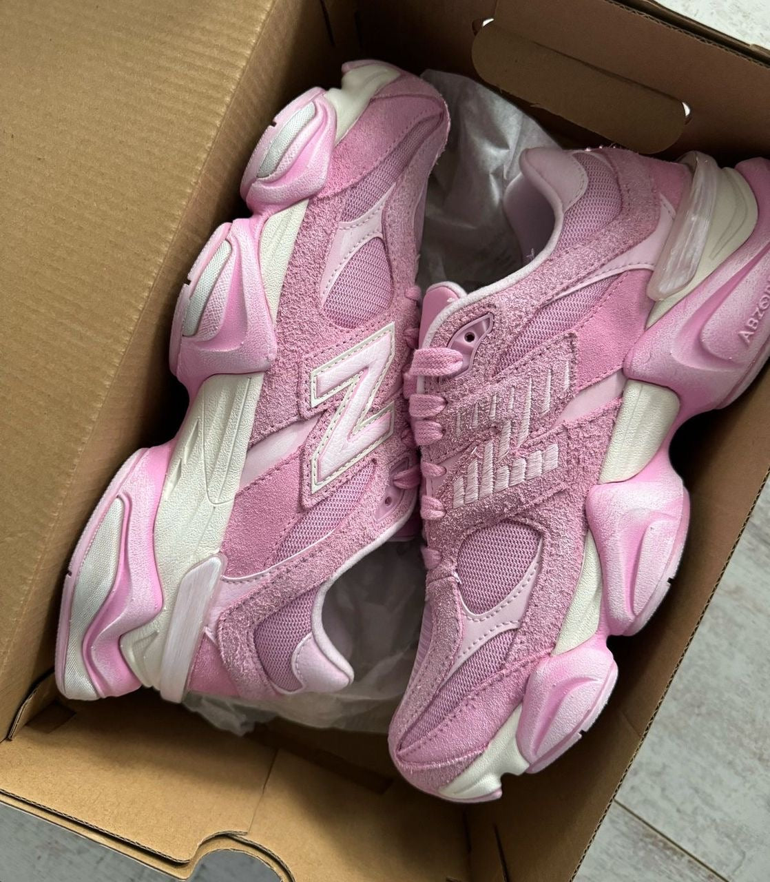 New Balance 9060 pink