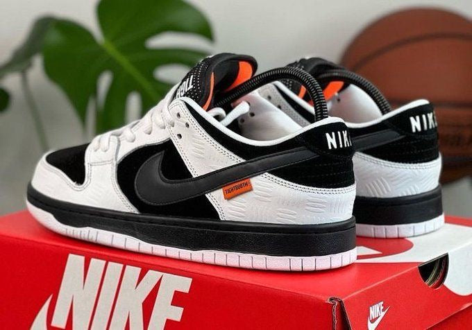 Tightbooth X nike Sb dunk low pro
