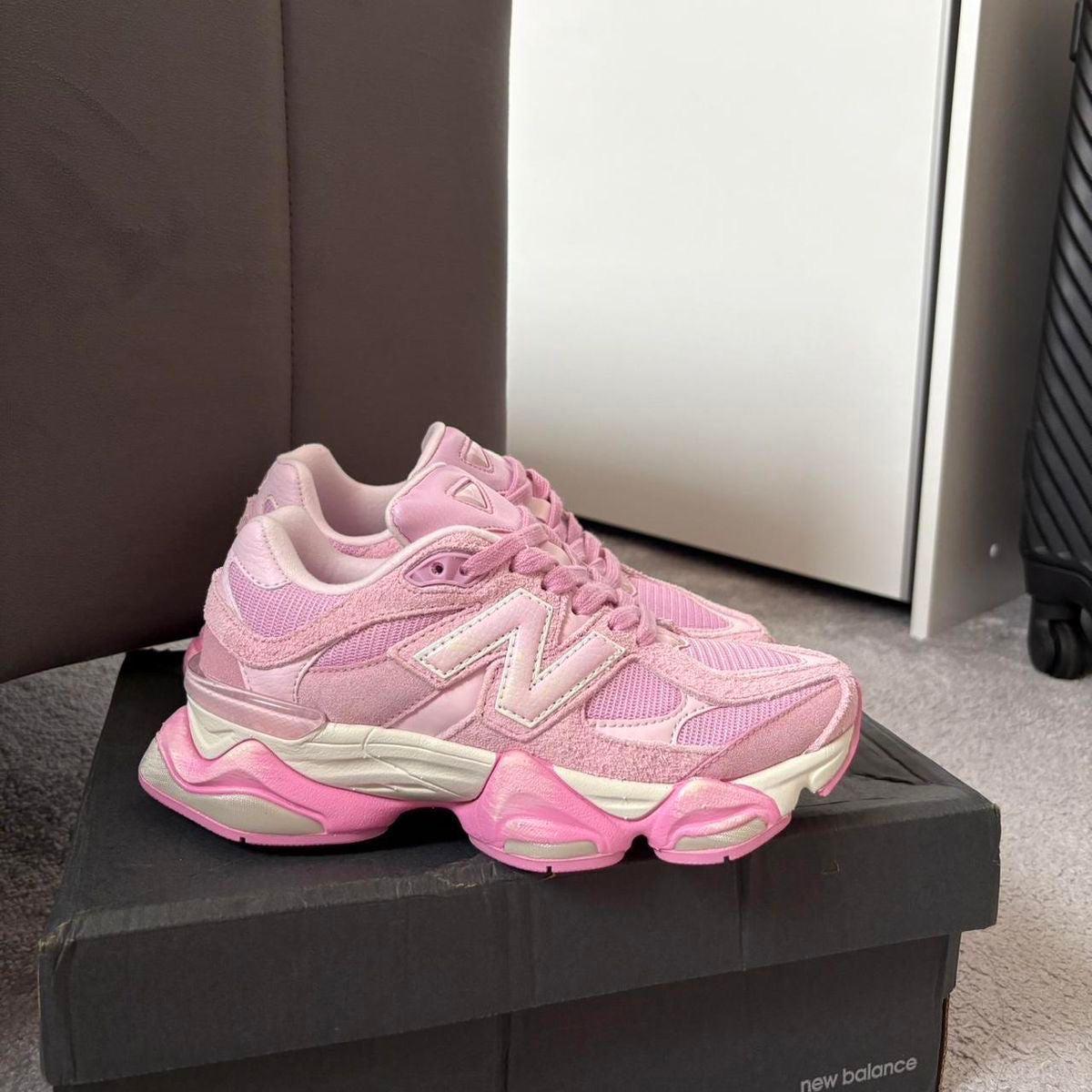 New Balance 9060 pink